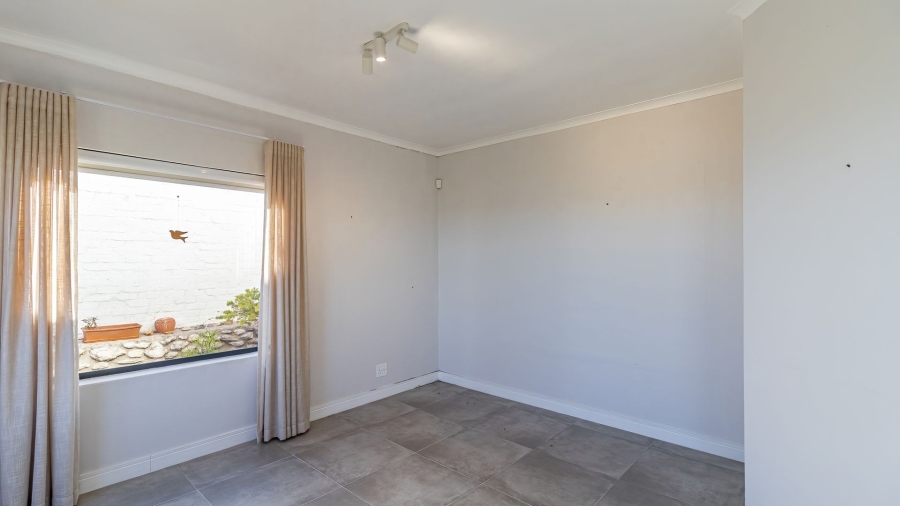 To Let 3 Bedroom Property for Rent in Port Owen Western Cape